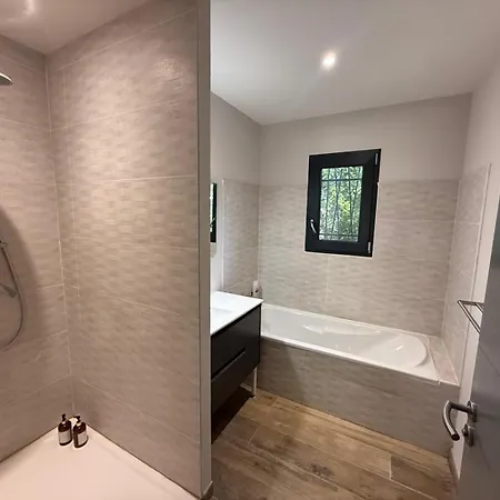 Maison Avec Piscine, Jardin Et Terrasse - Hébergement de vacances *