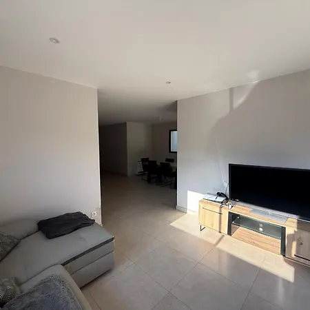Maison Avec Piscine, Jardin Et Terrasse -